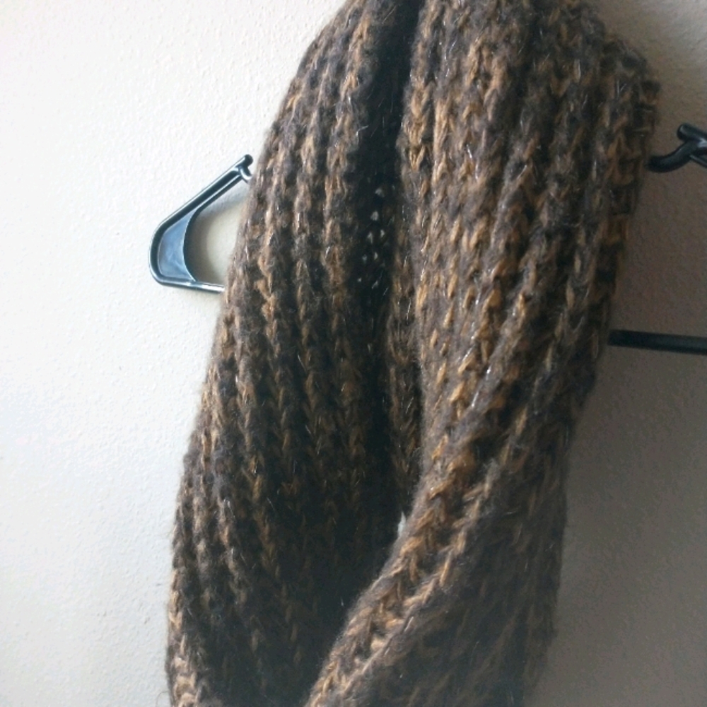 New Scarf - Picture 3 of 3